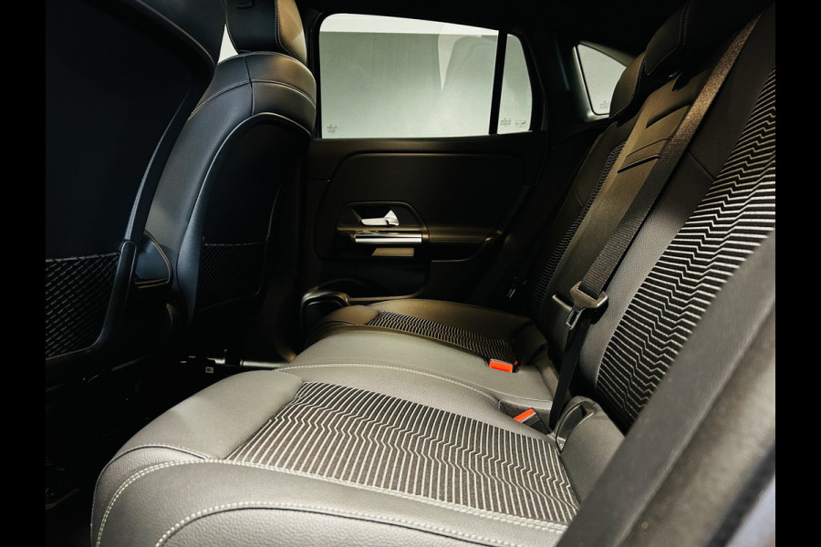 Mercedes-Benz EQA 250 Luxury 67kWh // Camera // Dode Hoek Ass. // D. Glas // Elektrische Achterklep // Sfeerverlichting // Widescreen // Cruise