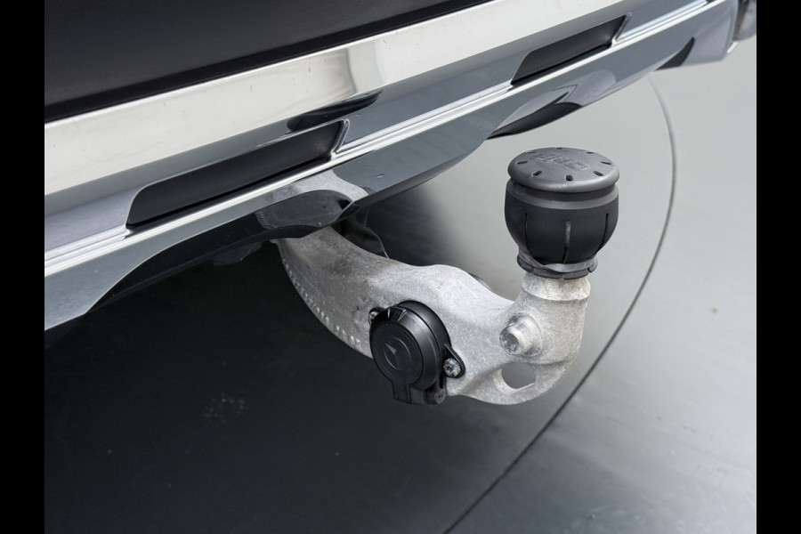 Mercedes-Benz GLC 300e AMG 4Matic // Burmester // Trekhaak // Panoramadak // Distronic // Rijassistentie pakket // Leder // Memory // 360 Camera /