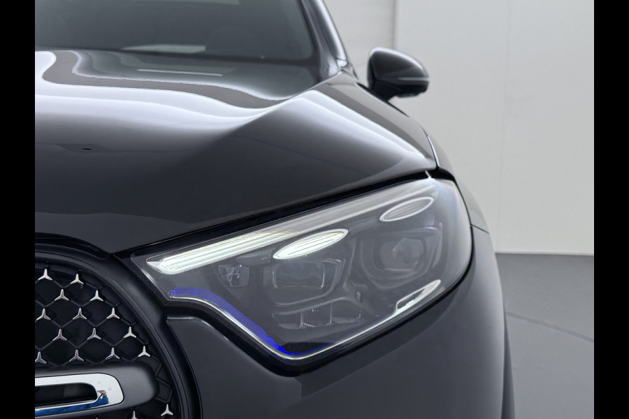 Mercedes-Benz GLC 300e AMG 4Matic // Burmester // Trekhaak // Panoramadak // Distronic // Rijassistentie pakket // Leder // Memory // 360 Camera /