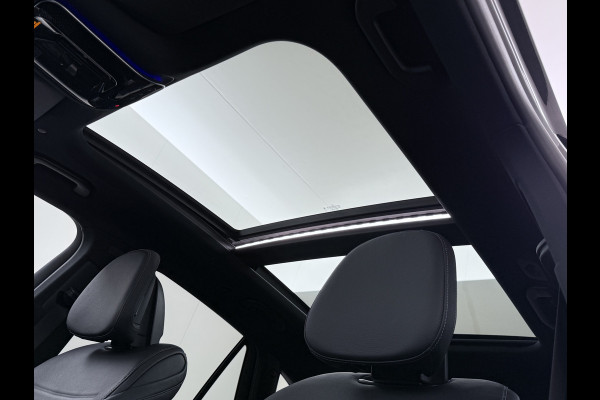 Mercedes-Benz GLC 300e AMG 4Matic // Burmester // Trekhaak // Panoramadak // Distronic // Rijassistentie pakket // Leder // Memory // 360 Camera /