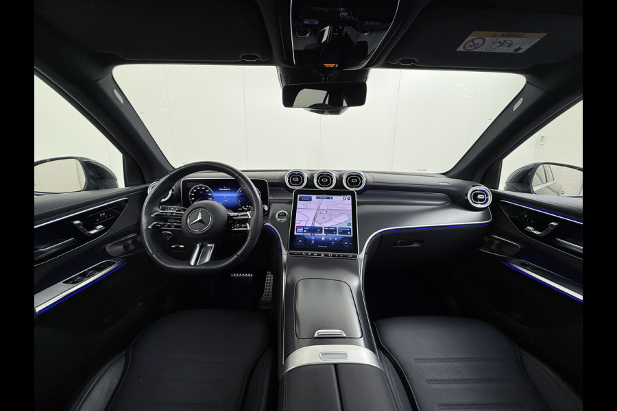 Mercedes-Benz GLC 300e AMG 4Matic // Burmester // Trekhaak // Panoramadak // Distronic // Rijassistentie pakket // Leder // Memory // 360 Camera /