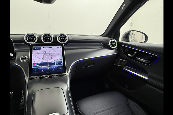Mercedes-Benz GLC 300e AMG 4Matic // Burmester // Trekhaak // Panoramadak // Distronic // Rijassistentie pakket // Leder // Memory // 360 Camera /