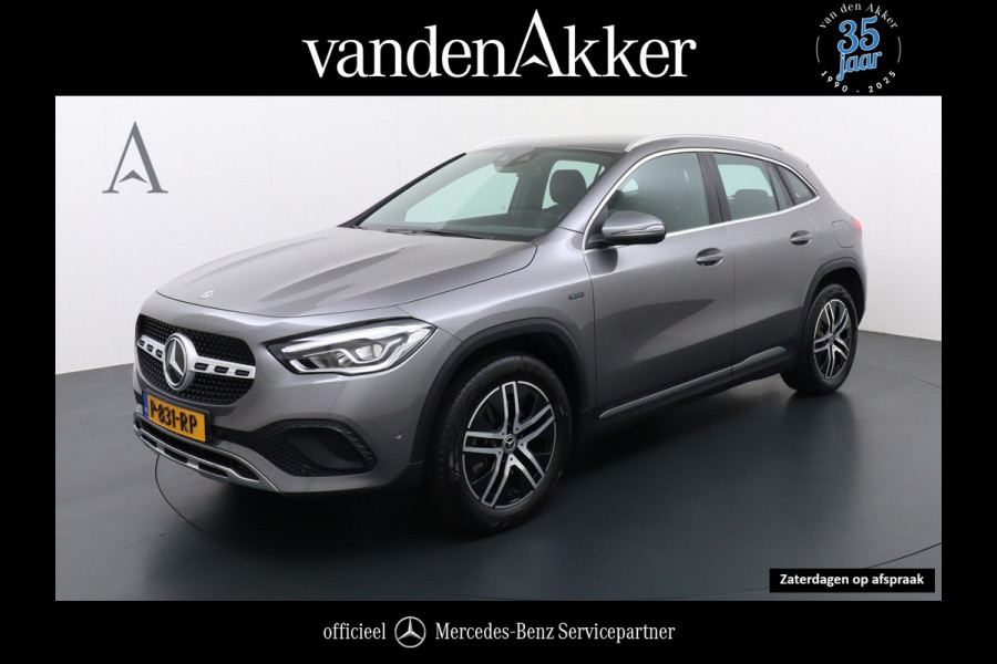 Mercedes-Benz GLA 250e Luxury // Trekhaak // Carplay // WideScreen // Navigatie // LED Koplampen // Cruise Control