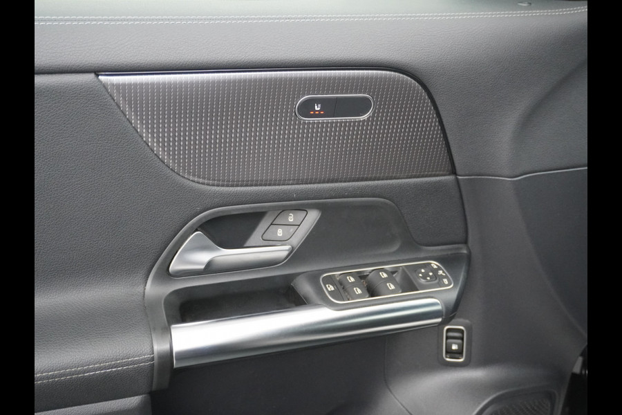 Mercedes-Benz GLA 250e Luxury // Trekhaak // Carplay // WideScreen // Navigatie // LED Koplampen // Cruise Control