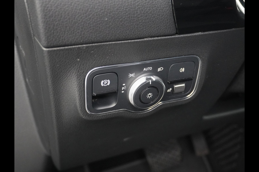 Mercedes-Benz GLA 250e Luxury // Trekhaak // Carplay // WideScreen // Navigatie // LED Koplampen // Cruise Control