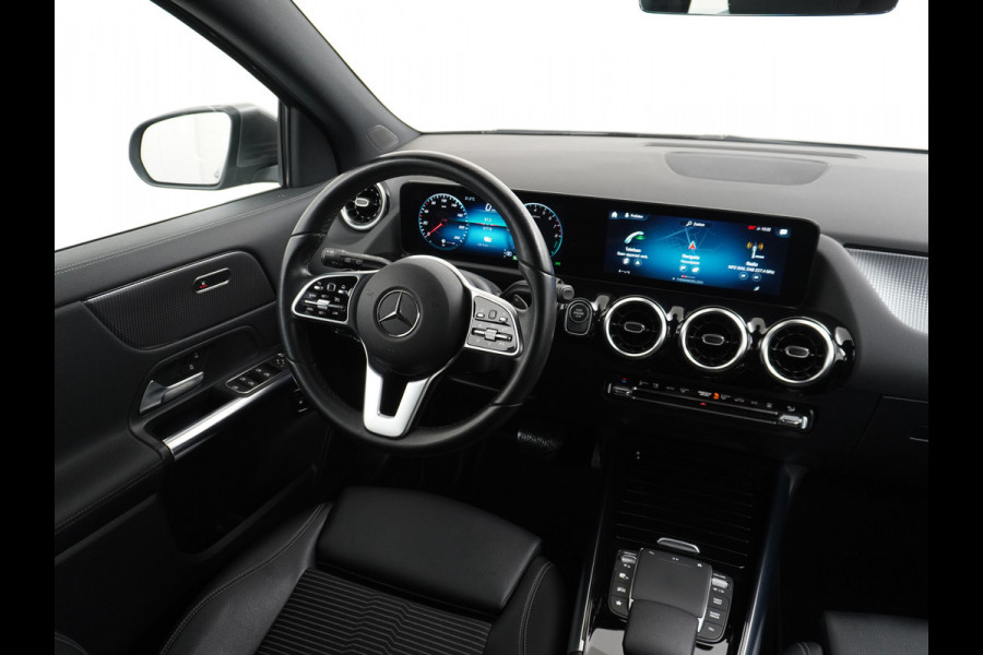 Mercedes-Benz GLA 250e Luxury // Trekhaak // Carplay // WideScreen // Navigatie // LED Koplampen // Cruise Control