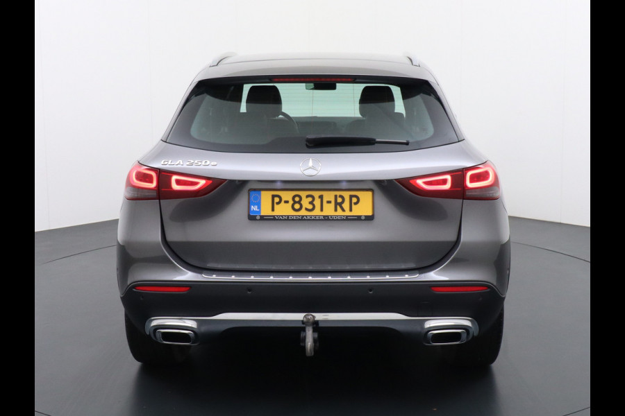 Mercedes-Benz GLA 250e Luxury // Trekhaak // Carplay // WideScreen // Navigatie // LED Koplampen // Cruise Control
