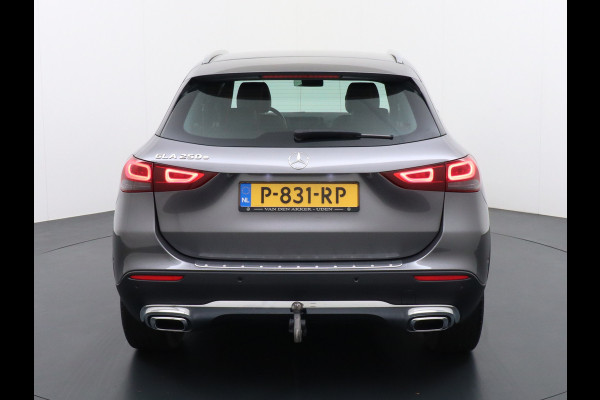 Mercedes-Benz GLA 250e Luxury // Trekhaak // Carplay // WideScreen // Navigatie // LED Koplampen // Cruise Control