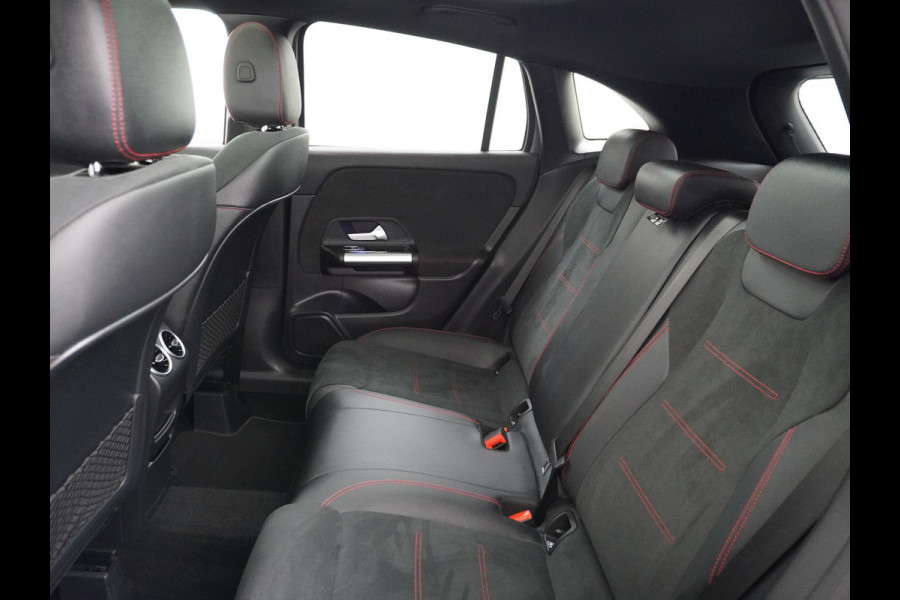 Mercedes-Benz GLA 250 e AMG // Panoramadak // 20" AMG Velgen // Nightpakket // Sfeerverlichting // Camera //