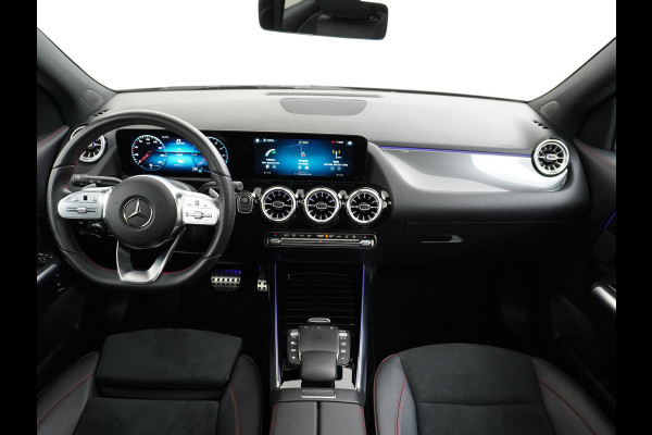 Mercedes-Benz GLA 250 e AMG // Panoramadak // 20" AMG Velgen // Nightpakket // Sfeerverlichting // Camera //
