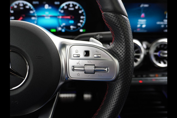 Mercedes-Benz GLA 250 e AMG // Panoramadak // 20" AMG Velgen // Nightpakket // Sfeerverlichting // Camera //