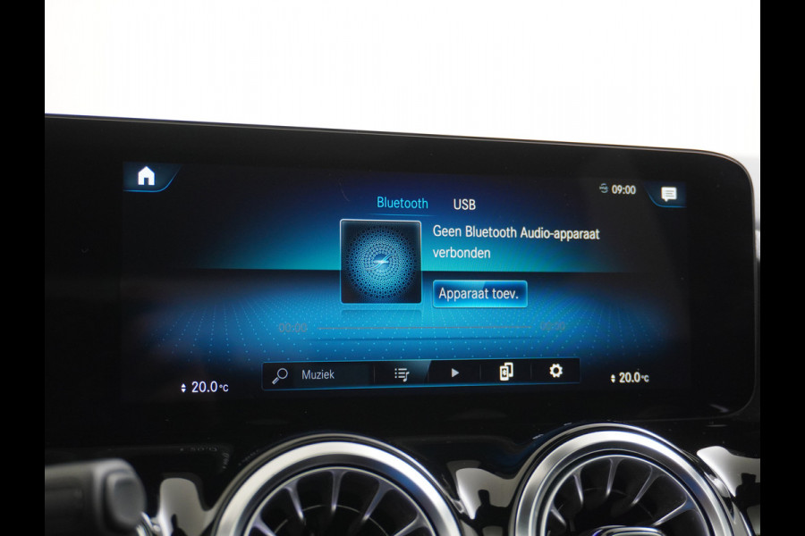 Mercedes-Benz GLA 250 e AMG // Panoramadak // 20" AMG Velgen // Nightpakket // Sfeerverlichting // Camera //