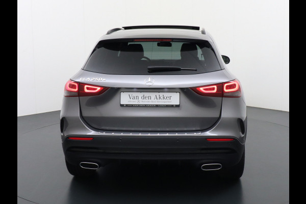 Mercedes-Benz GLA 250 e AMG // Panoramadak // 20" AMG Velgen // Nightpakket // Sfeerverlichting // Camera //