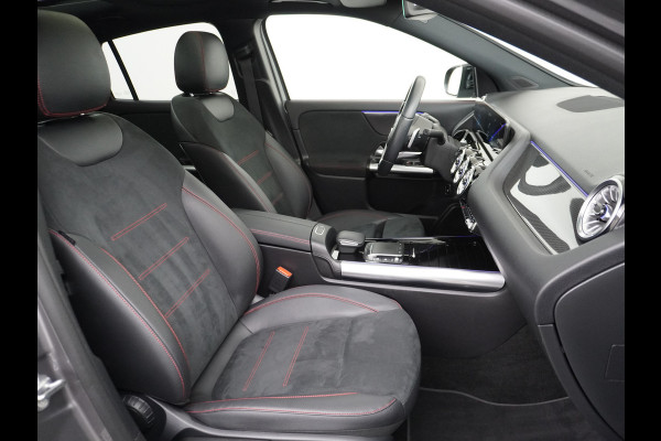 Mercedes-Benz GLA 250 e AMG // Panoramadak // 20" AMG Velgen // Nightpakket // Sfeerverlichting // Camera //