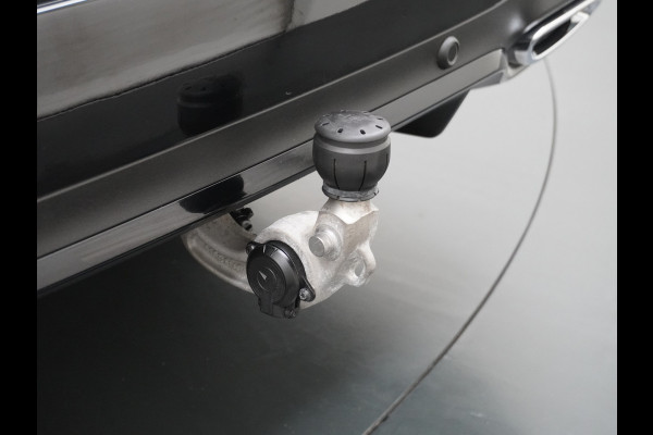 Mercedes-Benz E-Klasse 300e AMG // Trekhaak 2100kg // 360 Camera // Schuifdak // Night pakket // Elek. Achterklep // Carplay