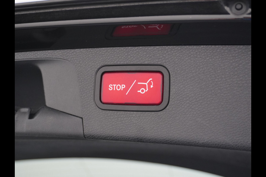 Mercedes-Benz E-Klasse 300e AMG // Trekhaak 2100kg // 360 Camera // Schuifdak // Night pakket // Elek. Achterklep // Carplay