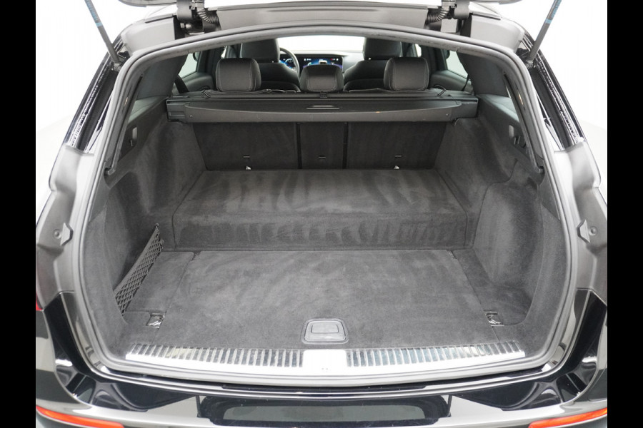 Mercedes-Benz E-Klasse 300e AMG // Trekhaak 2100kg // 360 Camera // Schuifdak // Night pakket // Elek. Achterklep // Carplay