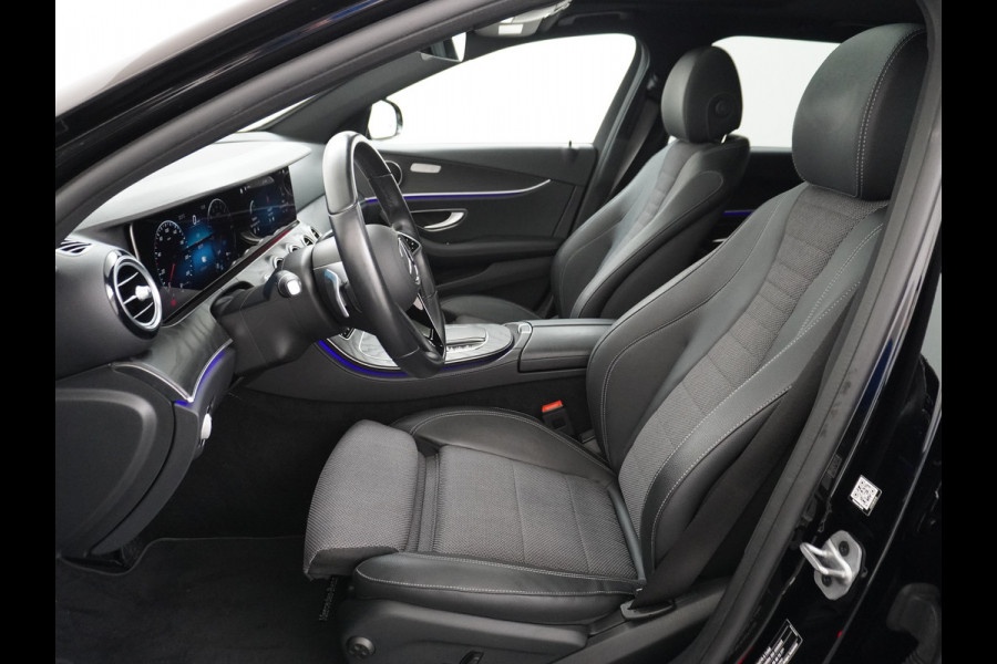 Mercedes-Benz E-Klasse 300e AMG // Trekhaak 2100kg // 360 Camera // Schuifdak // Night pakket // Elek. Achterklep // Carplay