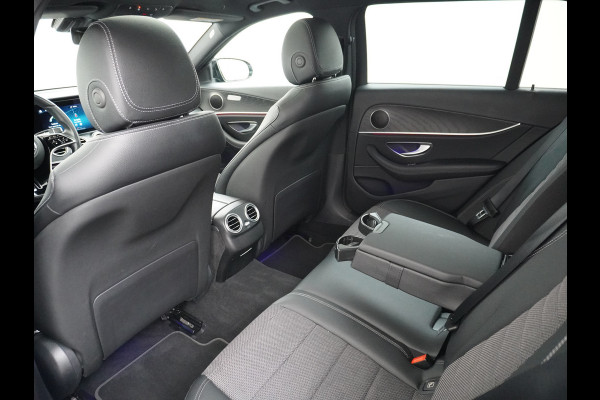 Mercedes-Benz E-Klasse 300e AMG // Trekhaak 2100kg // 360 Camera // Schuifdak // Night pakket // Elek. Achterklep // Carplay