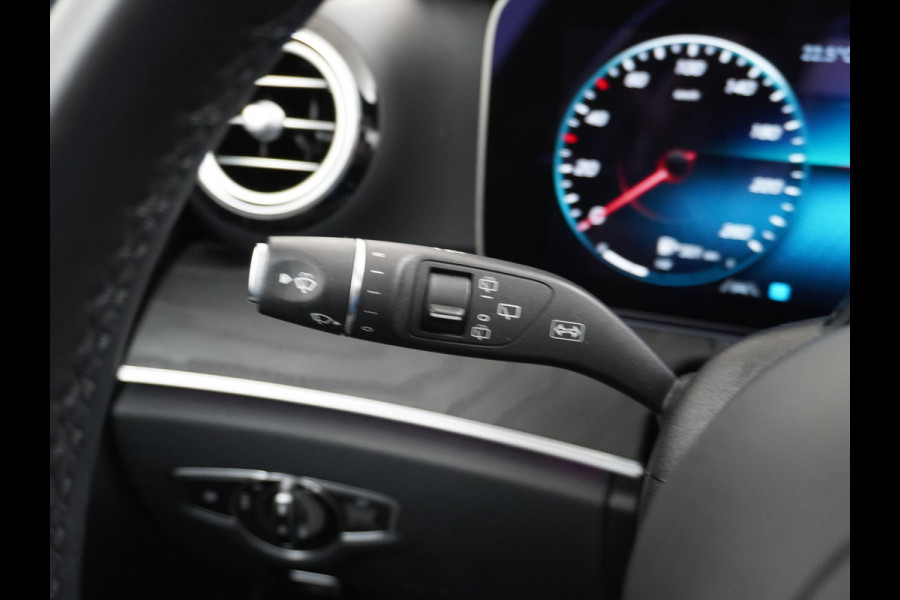 Mercedes-Benz E-Klasse 300e AMG // Trekhaak 2100kg // 360 Camera // Schuifdak // Night pakket // Elek. Achterklep // Carplay