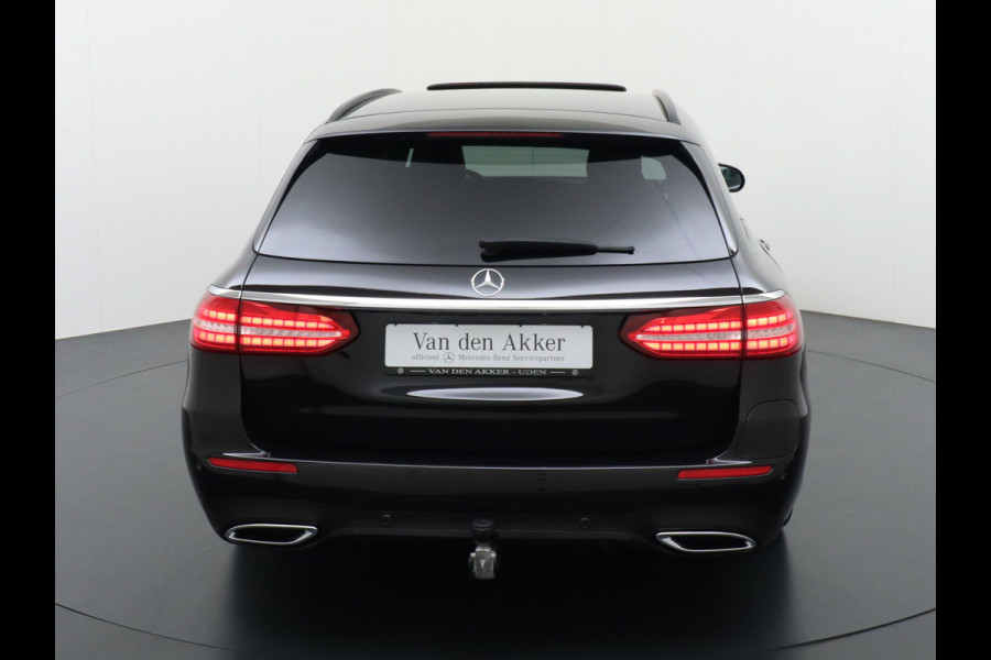 Mercedes-Benz E-Klasse 300e AMG // Trekhaak 2100kg // 360 Camera // Schuifdak // Night pakket // Elek. Achterklep // Carplay