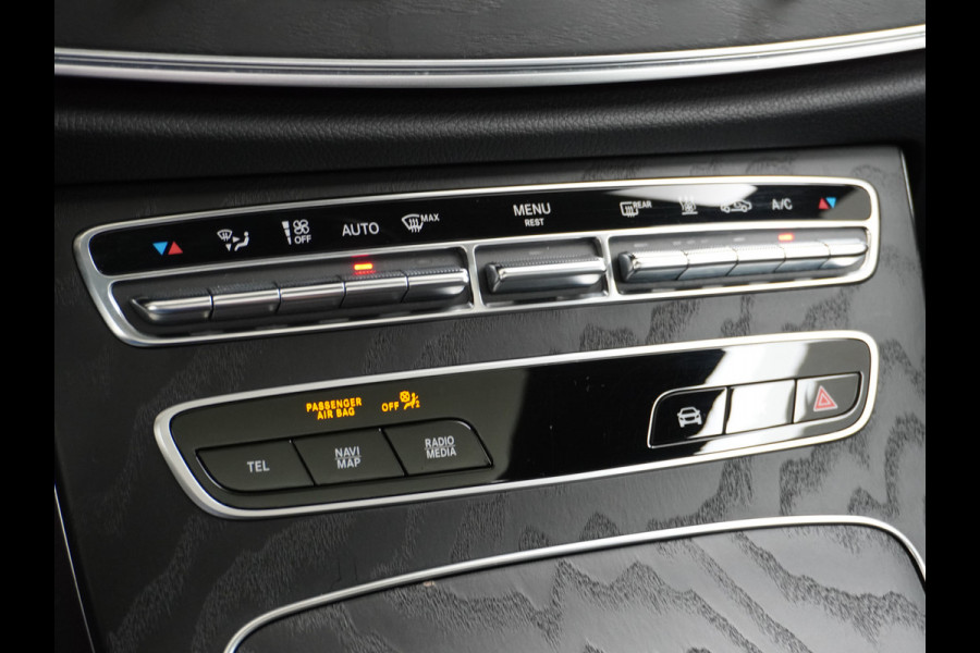 Mercedes-Benz E-Klasse 300e AMG // Trekhaak 2100kg // 360 Camera // Schuifdak // Night pakket // Elek. Achterklep // Carplay