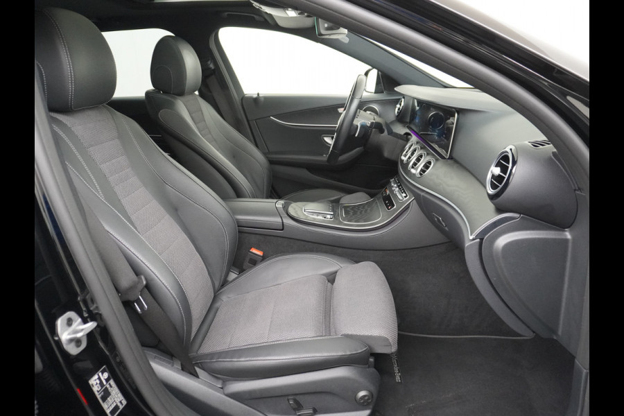 Mercedes-Benz E-Klasse 300e AMG // Trekhaak 2100kg // 360 Camera // Schuifdak // Night pakket // Elek. Achterklep // Carplay