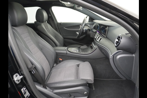 Mercedes-Benz E-Klasse 300e AMG // Trekhaak 2100kg // 360 Camera // Schuifdak // Night pakket // Elek. Achterklep // Carplay