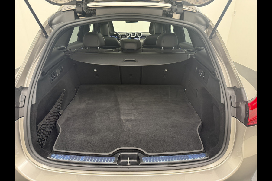 Mercedes-Benz GLC 400e 4Matic AMG 381PK // Airmatic // Trekhaak // Panoramadak // Achteras besturing // Memory // Treeplanken // 20 inch // Camera