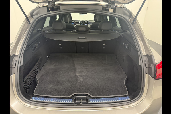 Mercedes-Benz GLC 400e 4Matic AMG 381PK // Airmatic // Trekhaak // Panoramadak // Achteras besturing // Memory // Treeplanken // 20 inch // Camera