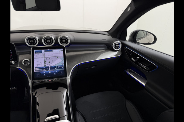 Mercedes-Benz GLC 400e 4Matic AMG 381PK // Airmatic // Trekhaak // Panoramadak // Achteras besturing // Memory // Treeplanken // 20 inch // Camera