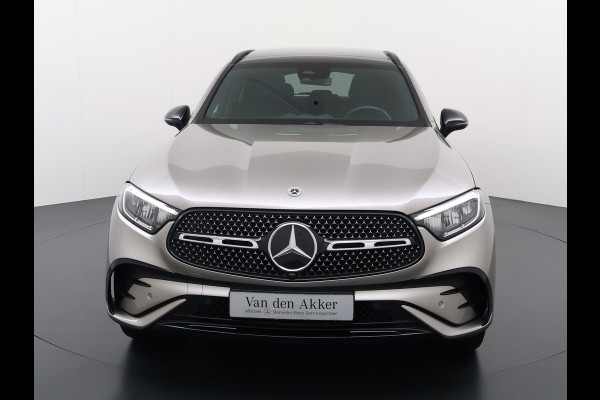 Mercedes-Benz GLC 400e 4Matic AMG 381PK // Airmatic // Trekhaak // Panoramadak // Achteras besturing // Memory // Treeplanken // 20 inch // Camera