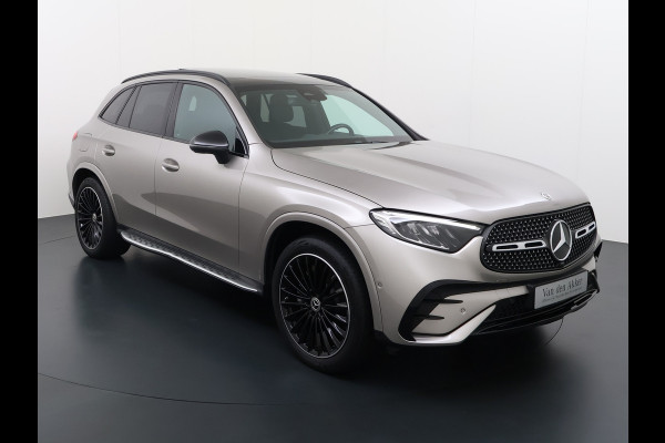 Mercedes-Benz GLC 400e 4Matic AMG 381PK // Airmatic // Trekhaak // Panoramadak // Achteras besturing // Memory // Treeplanken // 20 inch // Camera