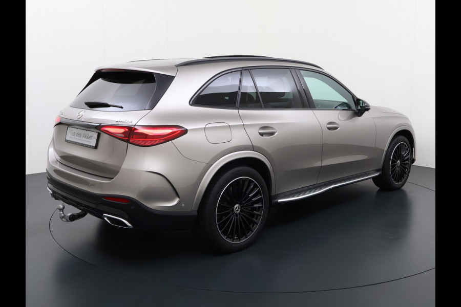 Mercedes-Benz GLC 400e 4Matic AMG 381PK // Airmatic // Trekhaak // Panoramadak // Achteras besturing // Memory // Treeplanken // 20 inch // Camera