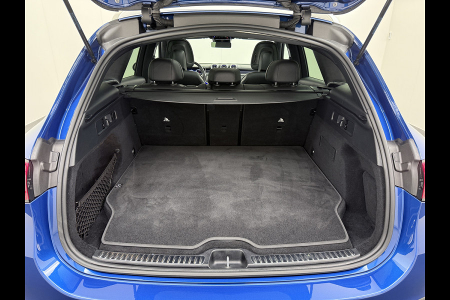 Mercedes-Benz GLC 300e AMG 4Matic // Trekhaak // Massage // Burmester 3D // Multi Contour Stoelen // 360 // Distronic // Panoramadak // AirBalance