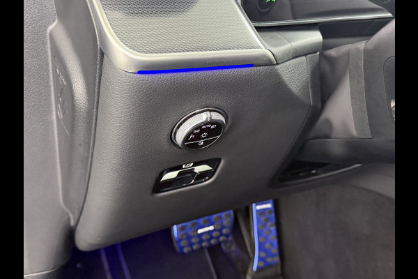 Mercedes-Benz GLC 300e AMG 4Matic // Trekhaak // Massage // Burmester 3D // Multi Contour Stoelen // 360 // Distronic // Panoramadak // AirBalance