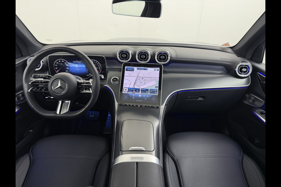 Mercedes-Benz GLC 300e AMG 4Matic // Trekhaak // Massage // Burmester 3D // Multi Contour Stoelen // 360 // Distronic // Panoramadak // AirBalance