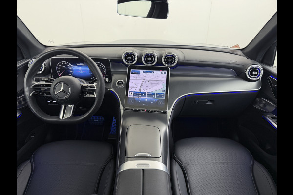 Mercedes-Benz GLC 300e AMG 4Matic // Trekhaak // Massage // Burmester 3D // Multi Contour Stoelen // 360 // Distronic // Panoramadak // AirBalance