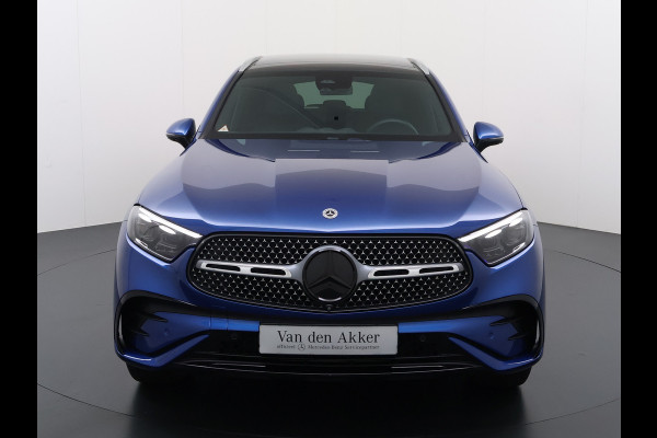 Mercedes-Benz GLC 300e AMG 4Matic // Trekhaak // Massage // Burmester 3D // Multi Contour Stoelen // 360 // Distronic // Panoramadak // AirBalance