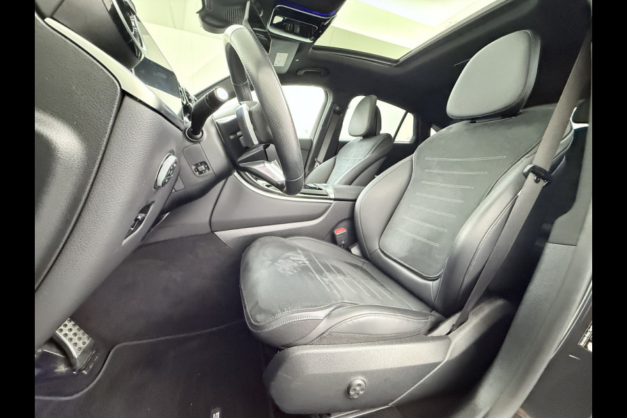 Mercedes-Benz GLC 300e AMG Coupé 4Matic // Trekhaak // Panoramadak // Headup Display // Burmester 3D // 360 Camera // Night pakket // Memory // Sf