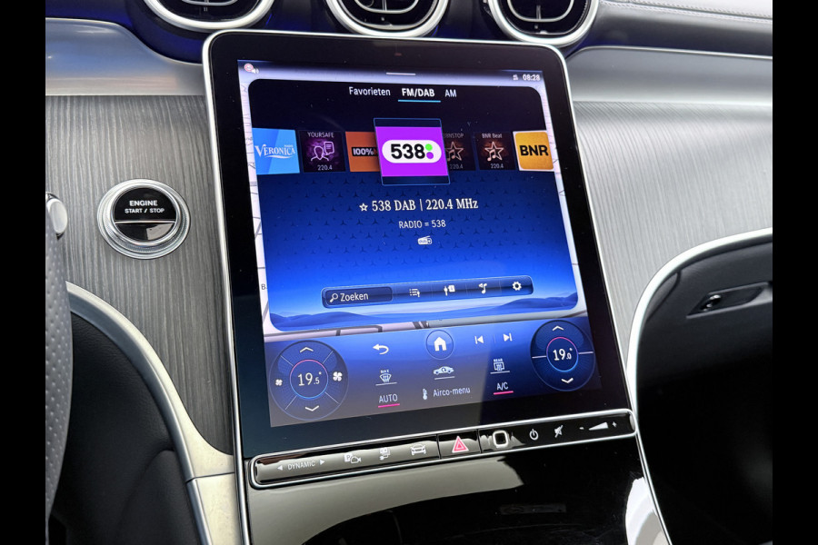 Mercedes-Benz GLC 300e AMG Coupé 4Matic // Trekhaak // Panoramadak // Headup Display // Burmester 3D // 360 Camera // Night pakket // Memory // Sf