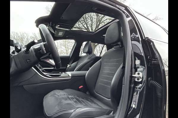 Mercedes-Benz C-Klasse 300e AMG Estate // Trekhaak // Panoramadak // Distronic // 360 Camera // Memory // Sfeerverlichting