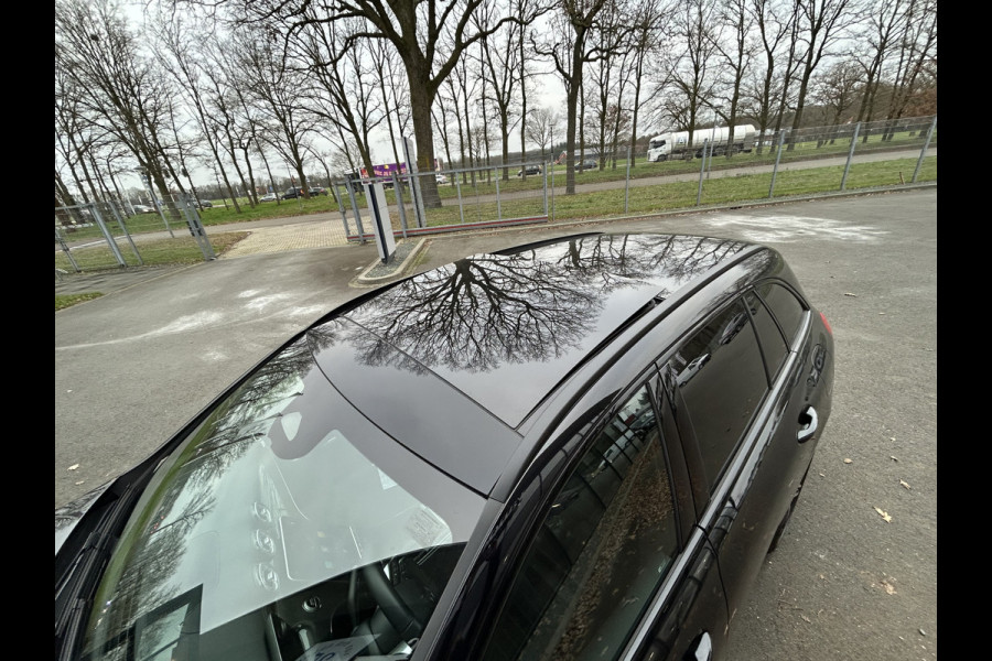 Mercedes-Benz C-Klasse 300e AMG Estate // Trekhaak // Panoramadak // Distronic // 360 Camera // Memory // Sfeerverlichting