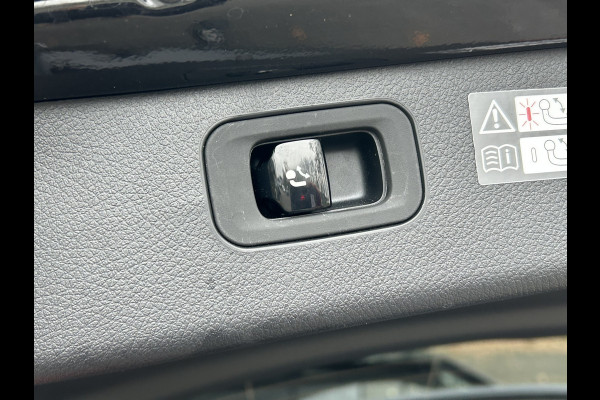 Mercedes-Benz C-Klasse 300e AMG Estate // Trekhaak // Panoramadak // Distronic // 360 Camera // Memory // Sfeerverlichting