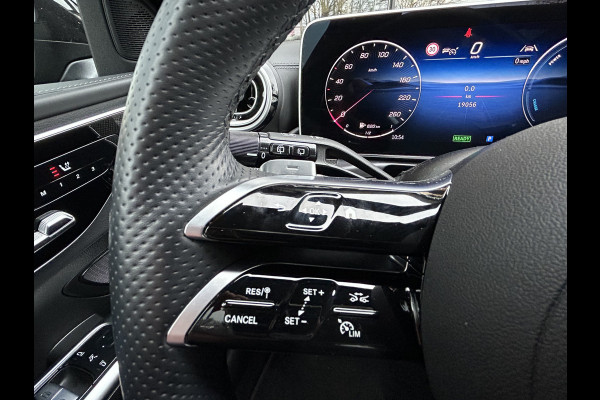 Mercedes-Benz C-Klasse 300e AMG Estate // Trekhaak // Panoramadak // Distronic // 360 Camera // Memory // Sfeerverlichting