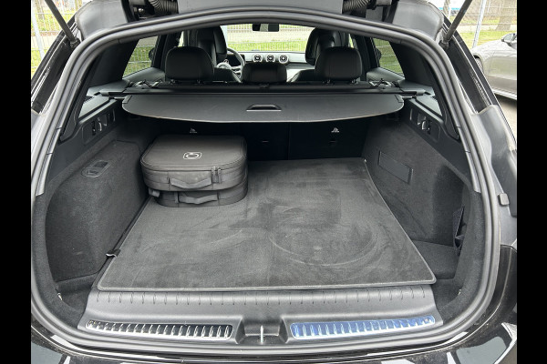Mercedes-Benz C-Klasse 300e AMG Estate // Trekhaak // Panoramadak // Distronic // 360 Camera // Memory // Sfeerverlichting