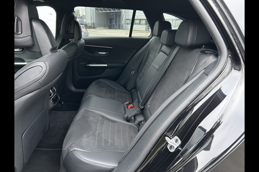 Mercedes-Benz C-Klasse 300e AMG Estate // Trekhaak // Panoramadak // Distronic // 360 Camera // Memory // Sfeerverlichting