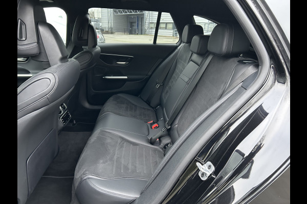 Mercedes-Benz C-Klasse 300e AMG Estate // Trekhaak // Panoramadak // Distronic // 360 Camera // Memory // Sfeerverlichting