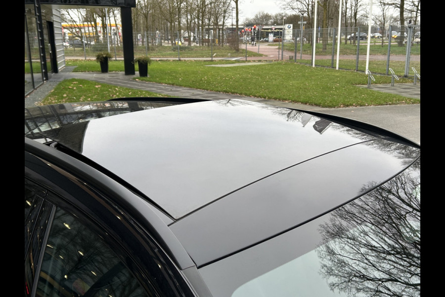 Mercedes-Benz C-Klasse 300e AMG Estate // Trekhaak // Panoramadak // Distronic // 360 Camera // Memory // Sfeerverlichting