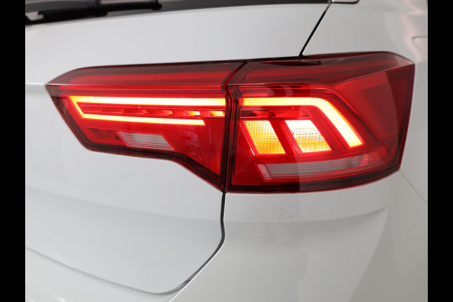 Volkswagen T-Roc 1.0 TSI Style 115pk 6bak| Panorama dak | LM-velgen| el. achterklep | Climatronic